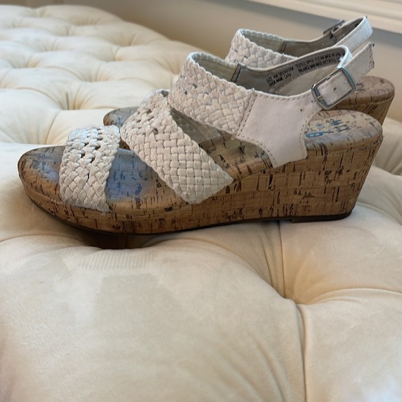 Size 4 - Youth Wedge Sandals - Picture 7 of 9